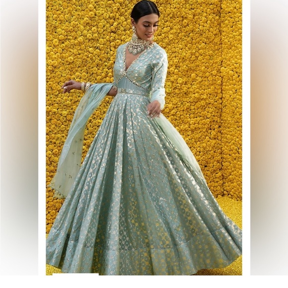 EXQUISITE MAHIMA MAHAJAN DESIGNER ANARKALI. - Picture 5 of 9